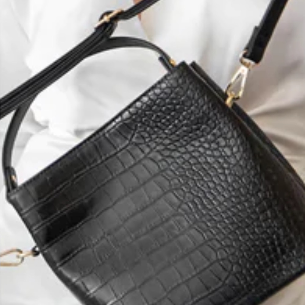 NWT AOTA Croc Grain Vegan Leather Crossbody Bucket Bag - Picture 3 of 11